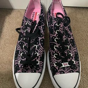 Hello Kitty Converse